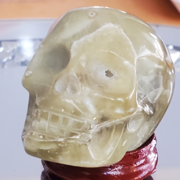 Spooky Halloween Crystal Skull - Picture 2 of 4